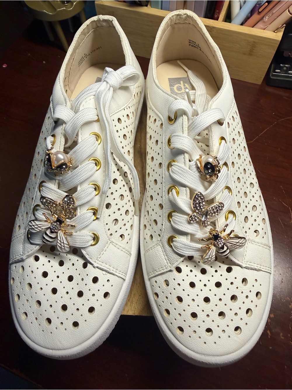 Dolce Vita Roxane White Perforated Lace-Up Women's Sneakers Charms Sz 9